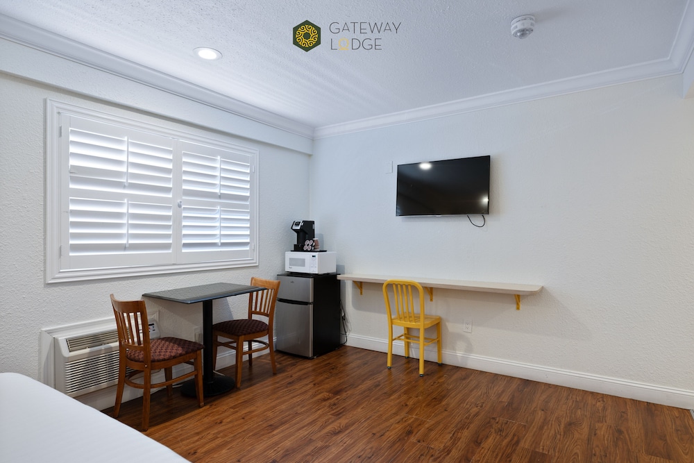 Gateway Lodge 19/36