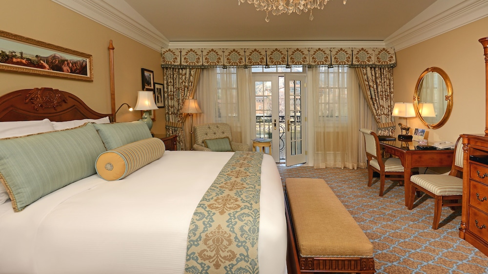 THE BROADMOOR 49/73