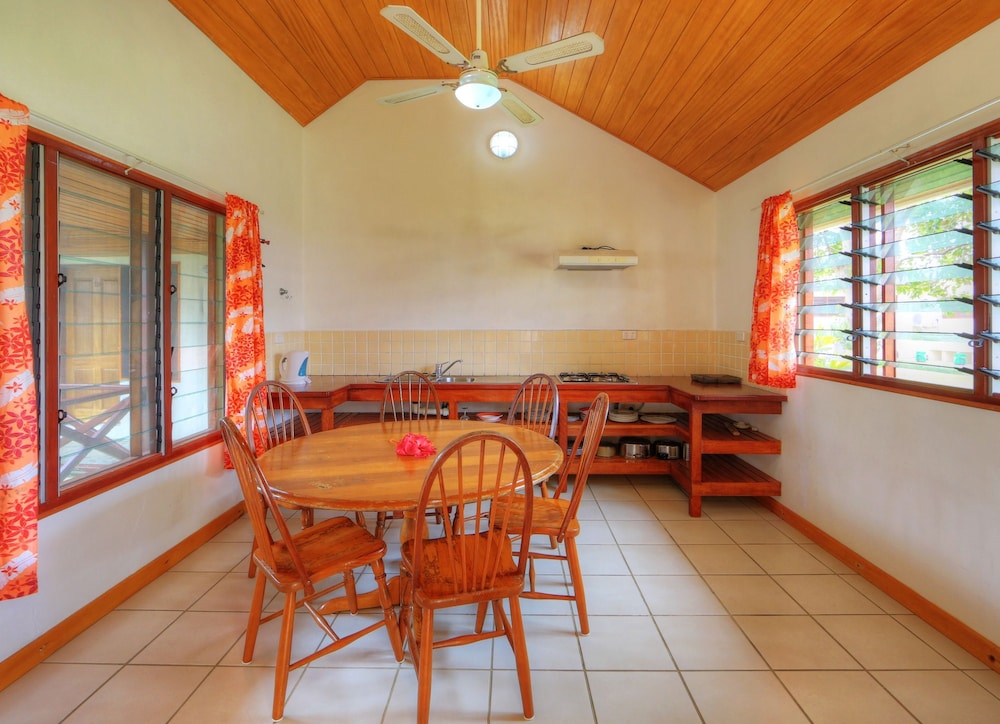 Beachfront Resort 26/50