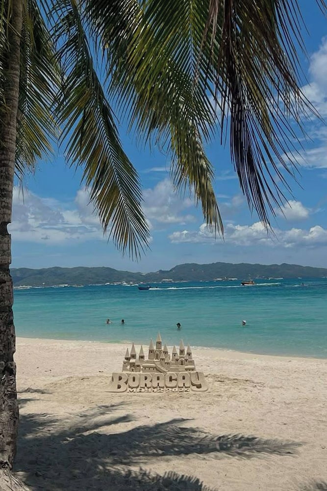 BANS BEACH RESORT 28/40