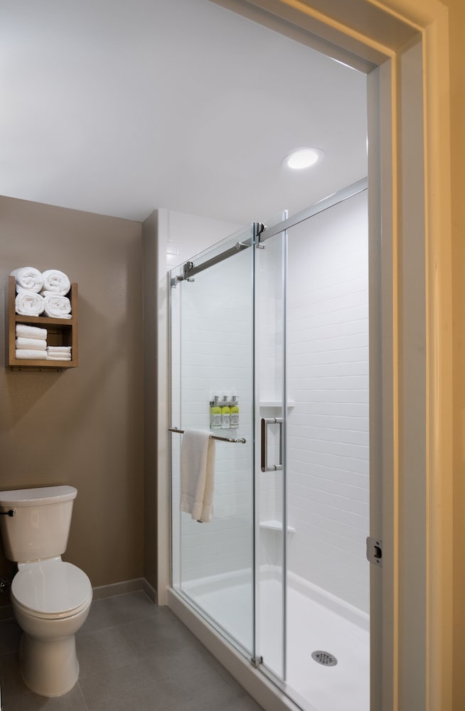 Staybridge Suites Lake Jackson 13/53