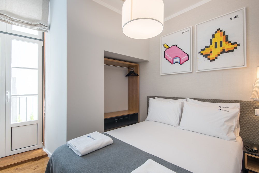 INTERIOR, SINGLE