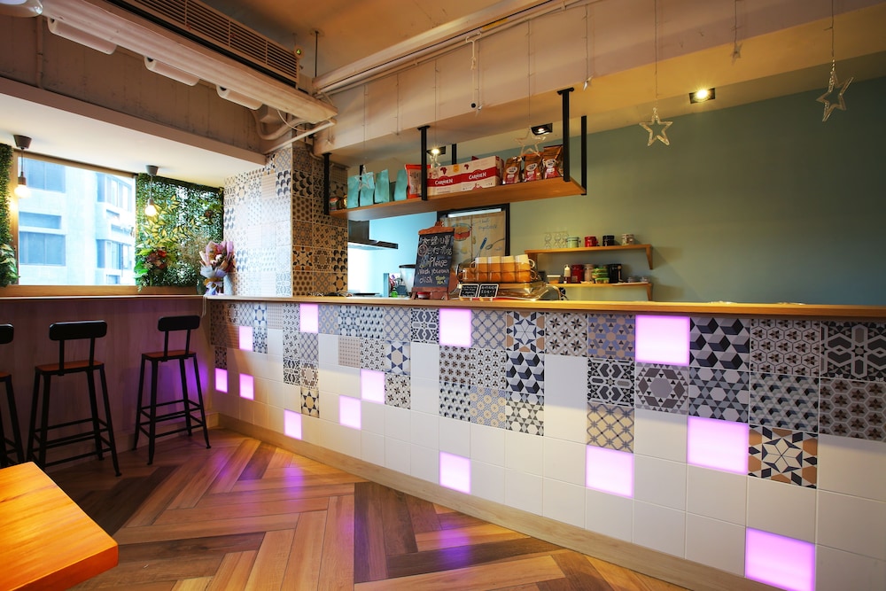 Loosha Hostel 10/69