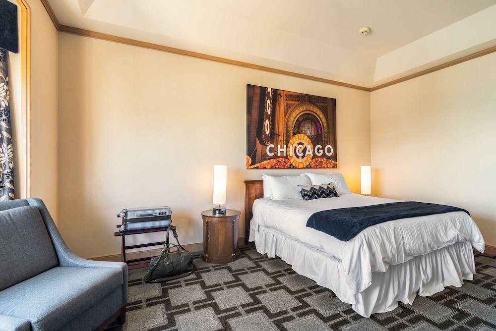 DELUXE, SINGLE, KING BED, LAKE VIEW