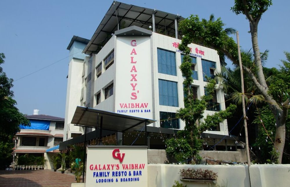 Hotel Galaxy's Vaibhav 4/40