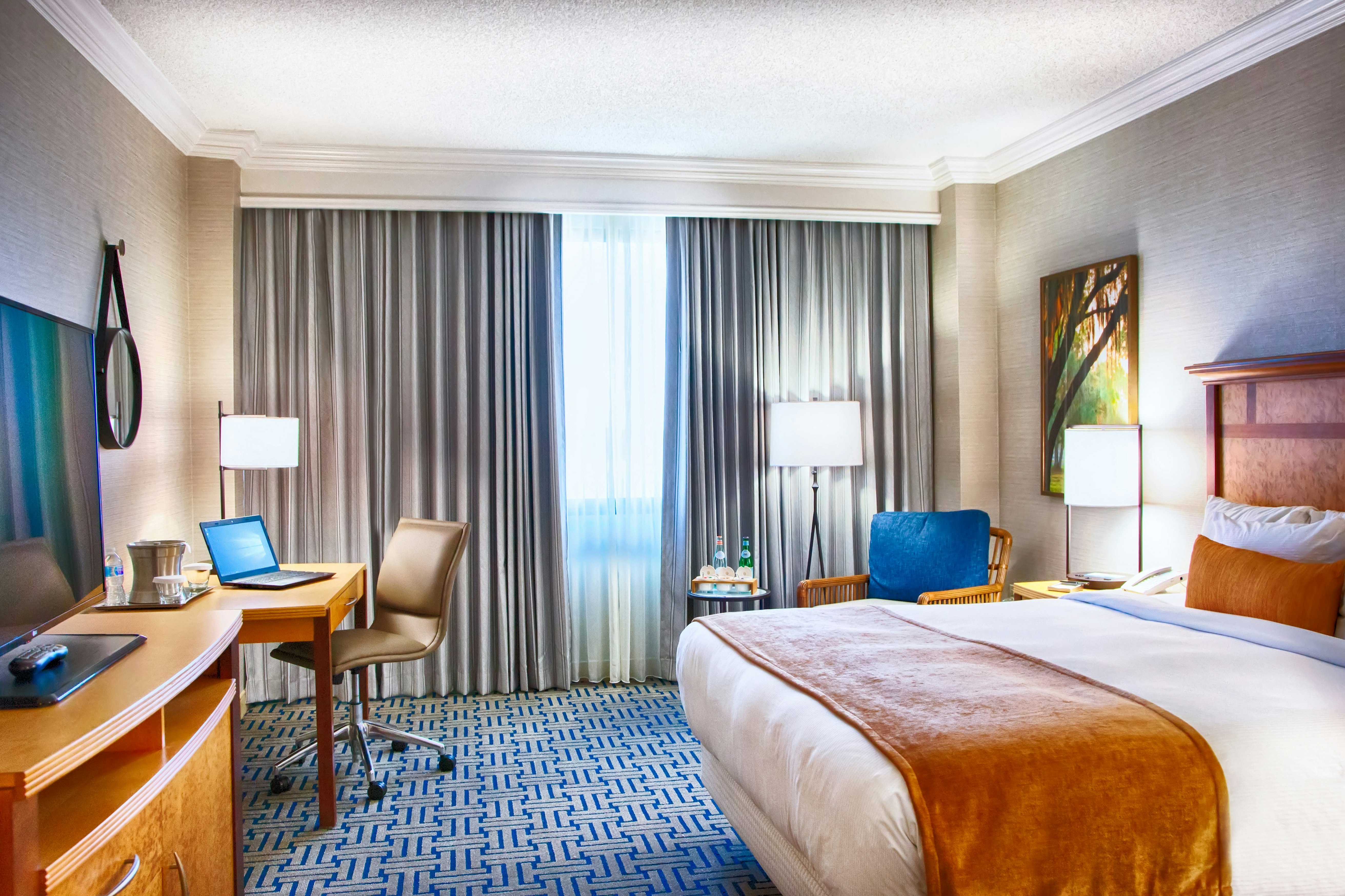 ROOM, KING BED, POOL VIEW