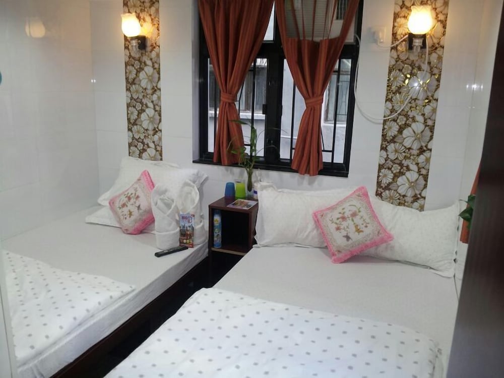 New London Hostel 6/29
