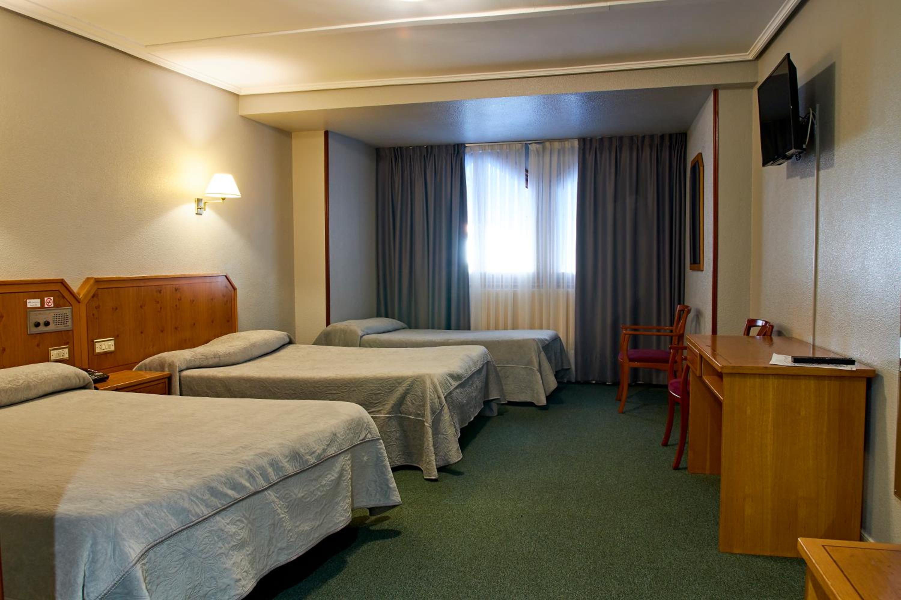 Room, Quintuple