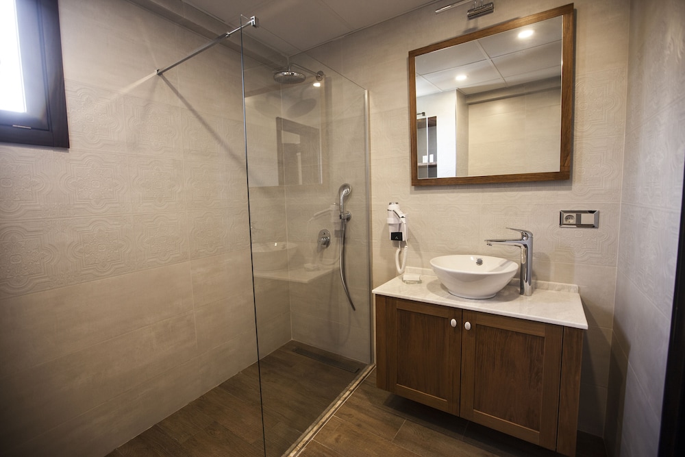 Livia Garden Hotel 41/43