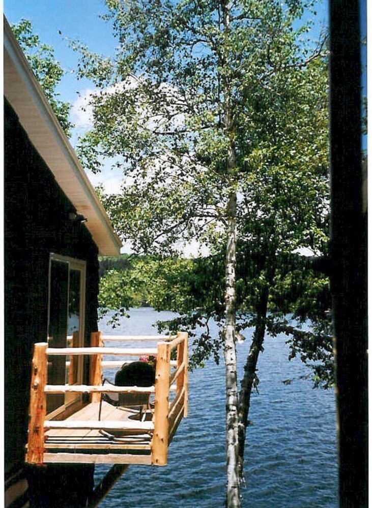 Kiwassa Lake Bed & Breakfast and Cabins 11/50