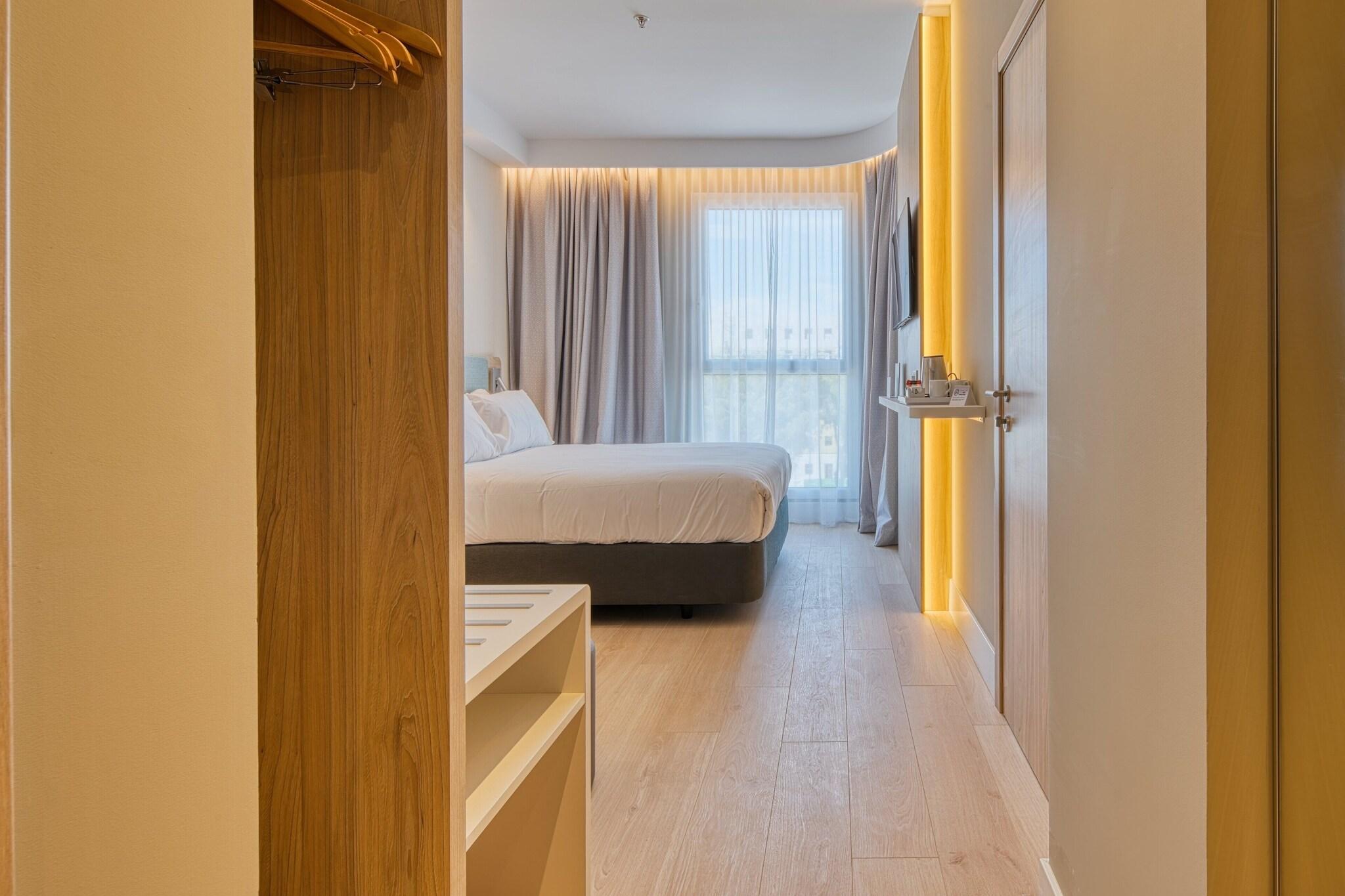 غرفة بسرير كوين، Holiday Inn Express Madrid Airport 6/10