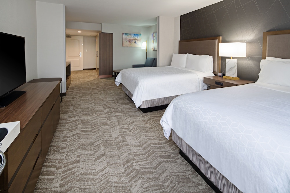 Best Western Valencia/Six Flags Inn & Suites 20/59