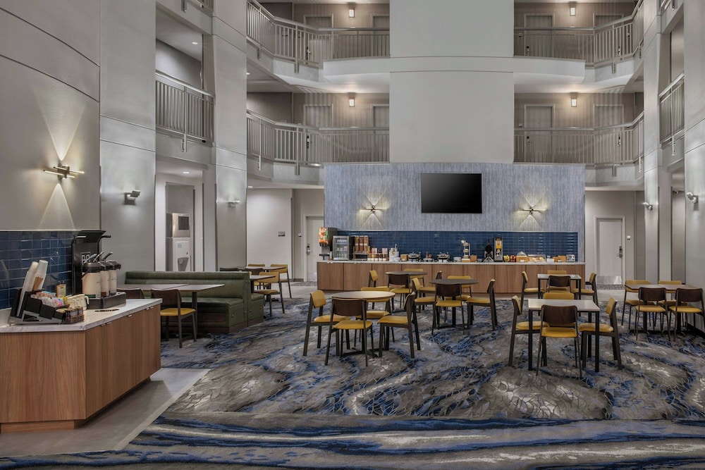 Fairfield Inn Suites By Marriott Oakland Hayward 38/48