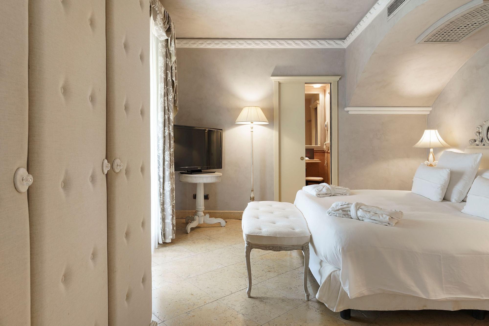 جناح فاخر بشرفة، Romano Palace 4/6
