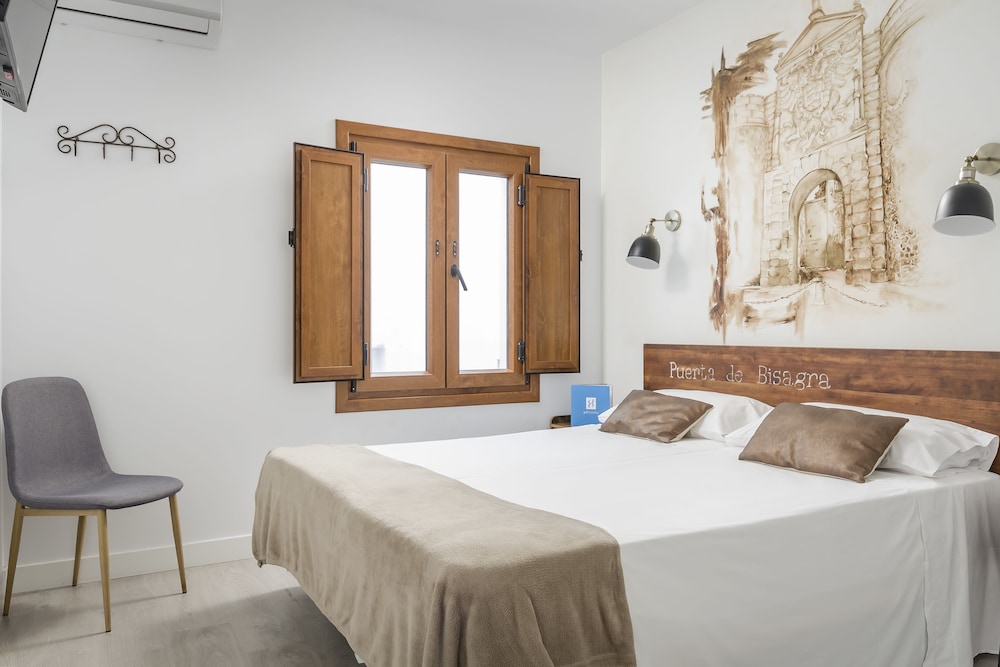 EL HOSTAL PUERTA BISAGRA. 18/60