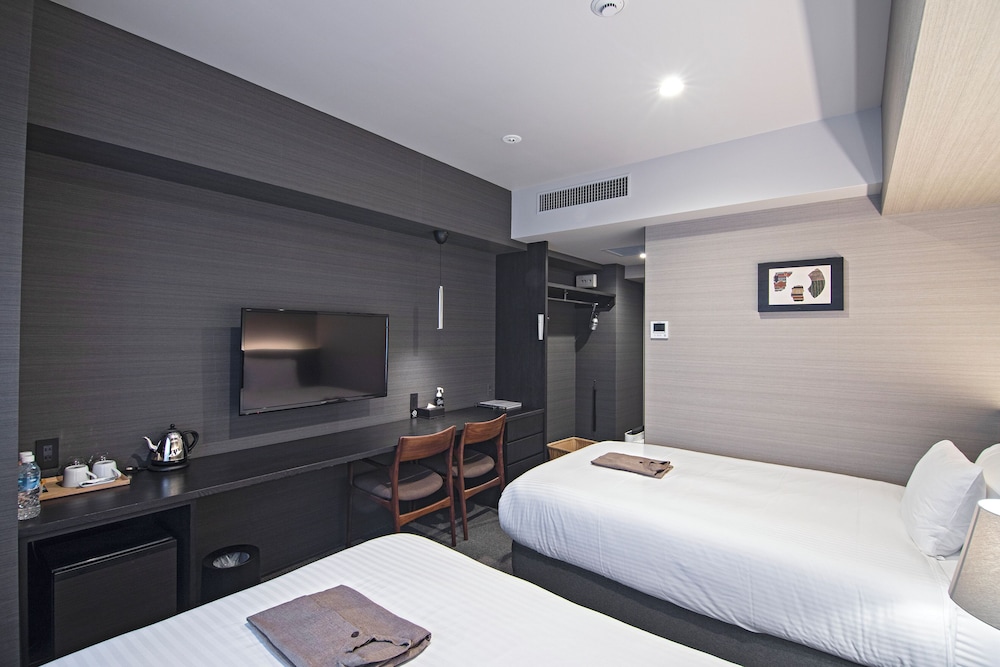 Hotel Ninja Black 6/24