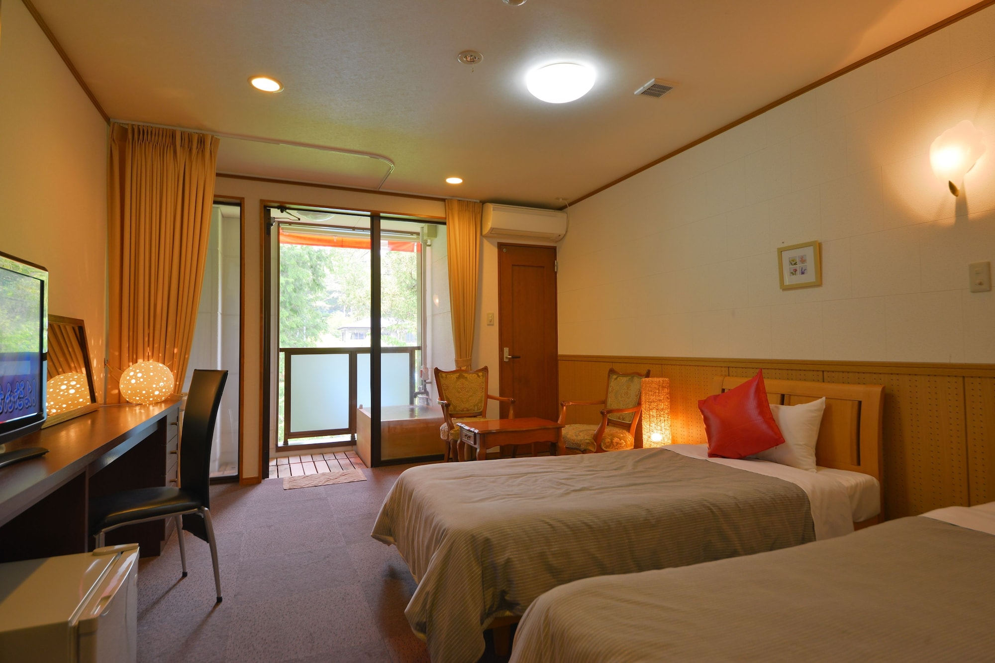 WESTERN, TWIN BEDS, OUTDOOR BATH