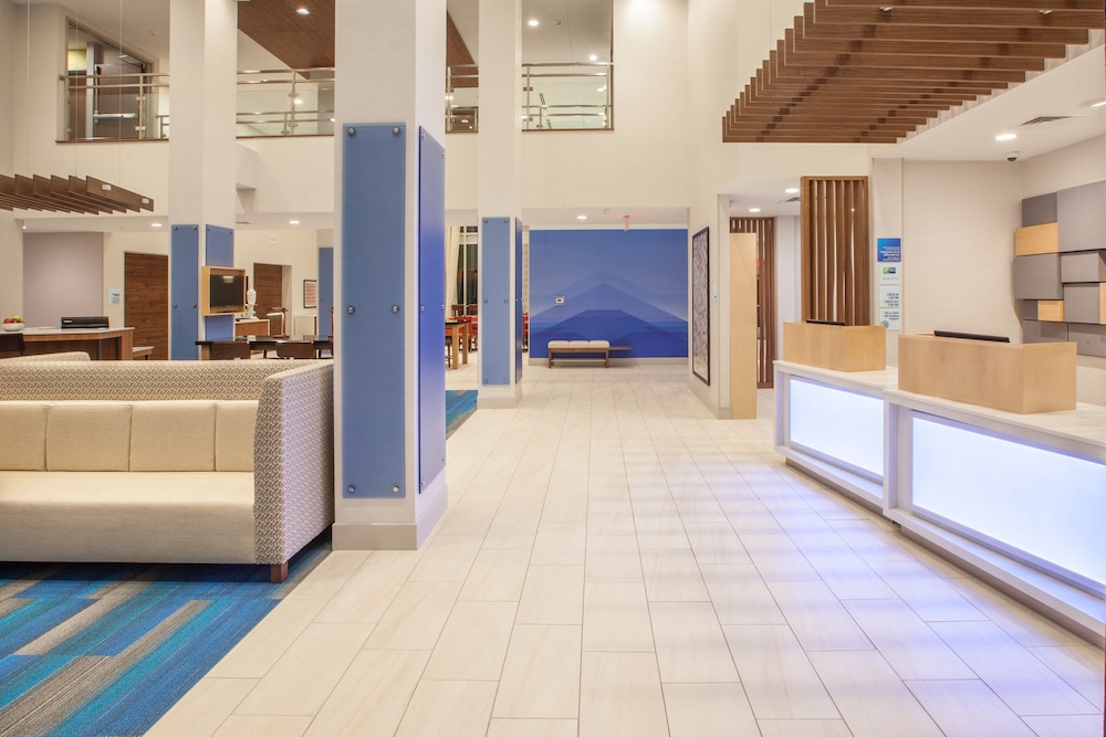HOLIDAY INN EXPRESS & SUITES INDIANAPOLIS NE - NOBLESVILLE 23/66