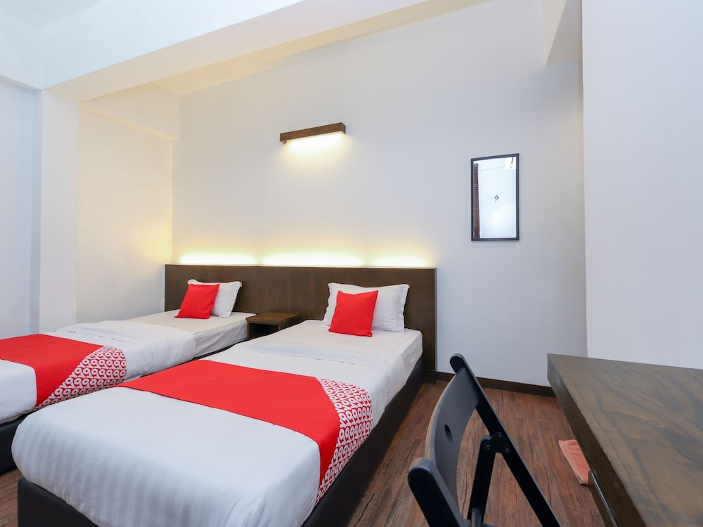 DELUXE, TWIN BEDS