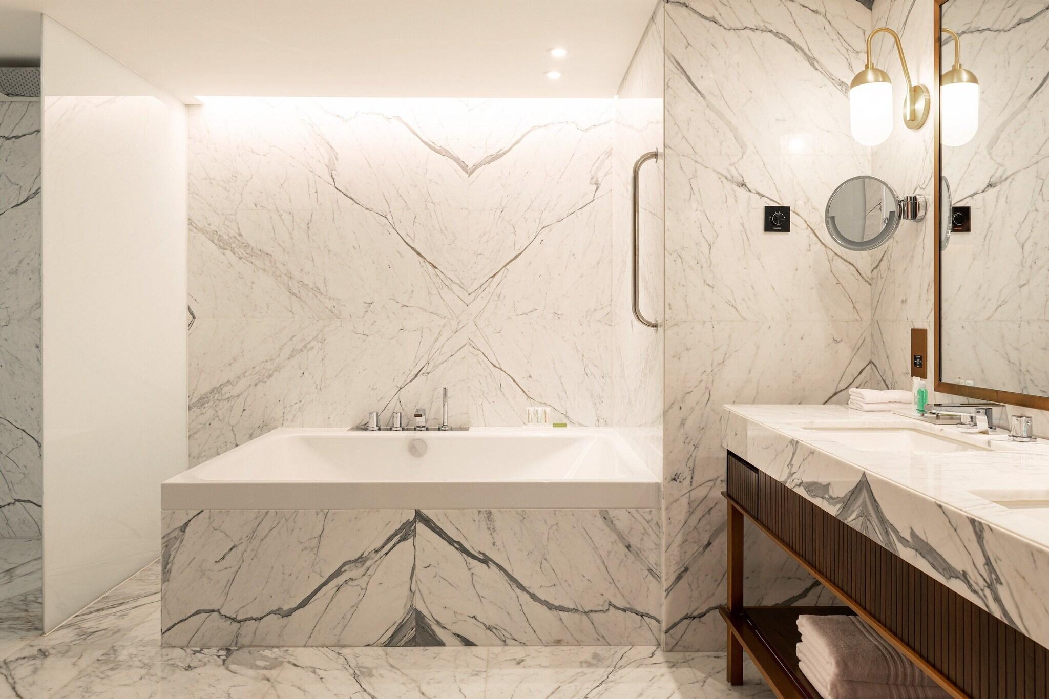 1 Bedroom, Premium, Suite, King Bed, Le Meridien Dubai Hotel and Conference Centre 6/8