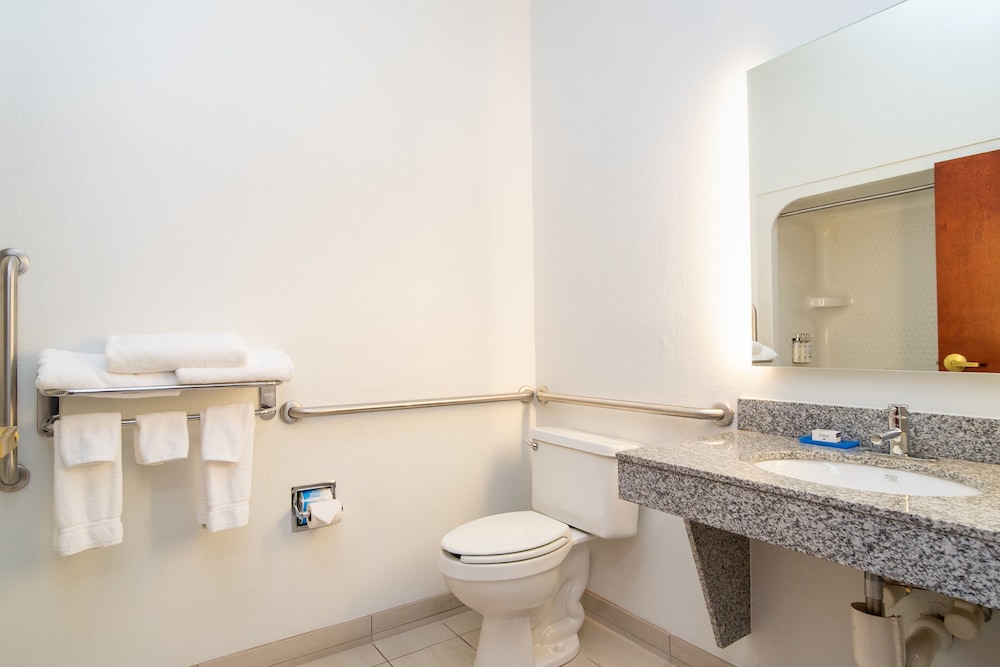 Holiday Inn Express Hotel Suites Bedford 48/53