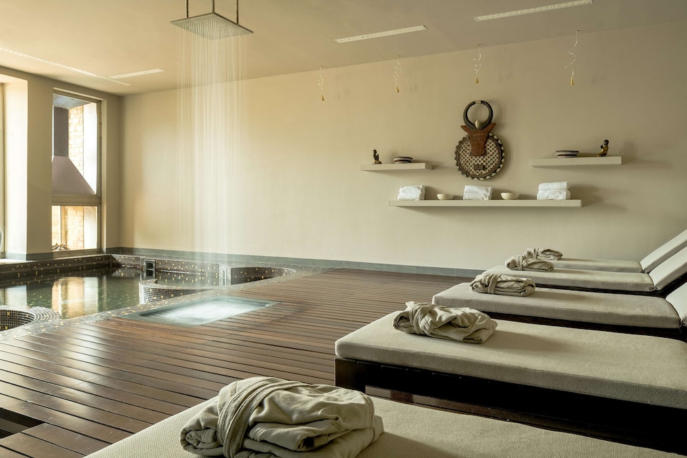 swimming pool spa
