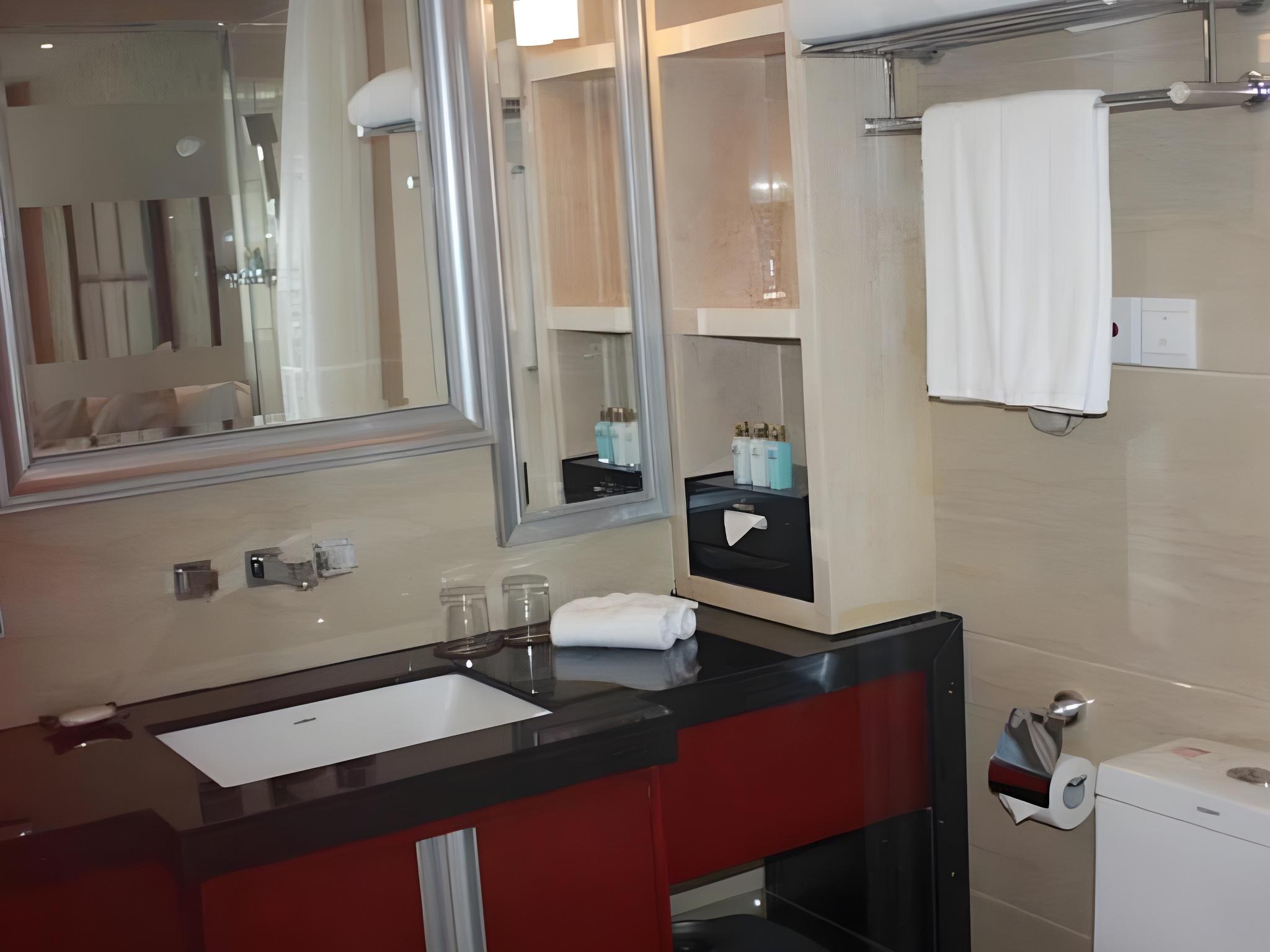 Shenzhen Yijia International Hotel 33/34