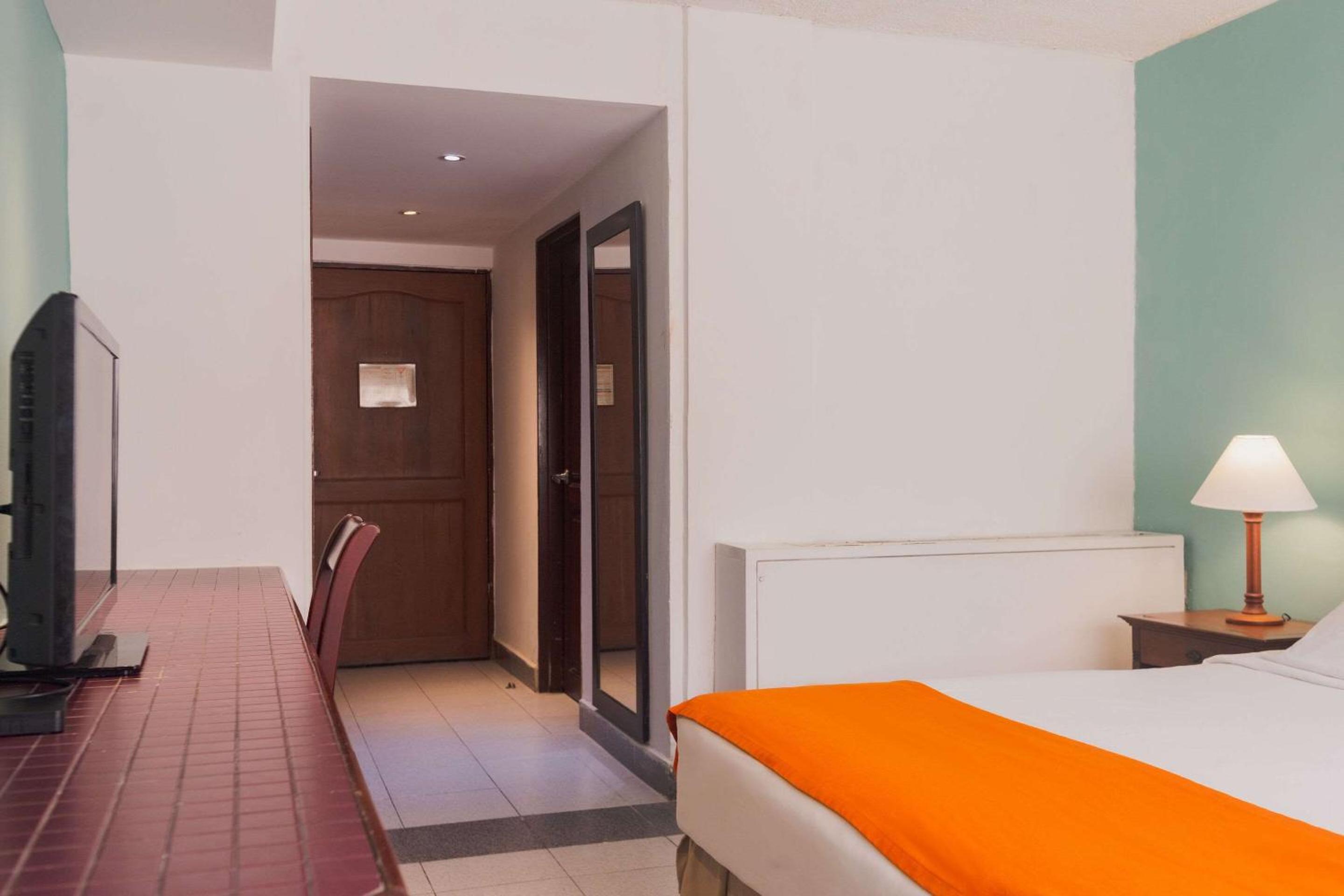 غرفة قياسية بسرير كينج، Hotel Faranda Express Puerta Del Sol Barranquilla, A Member of Radisson Individuals 4/6