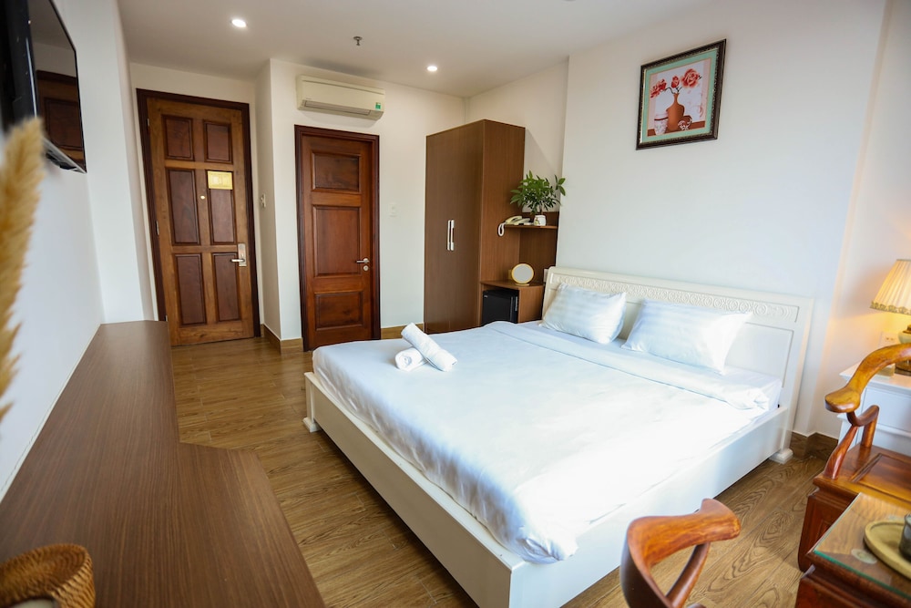 DELUXE, DOUBLE BED