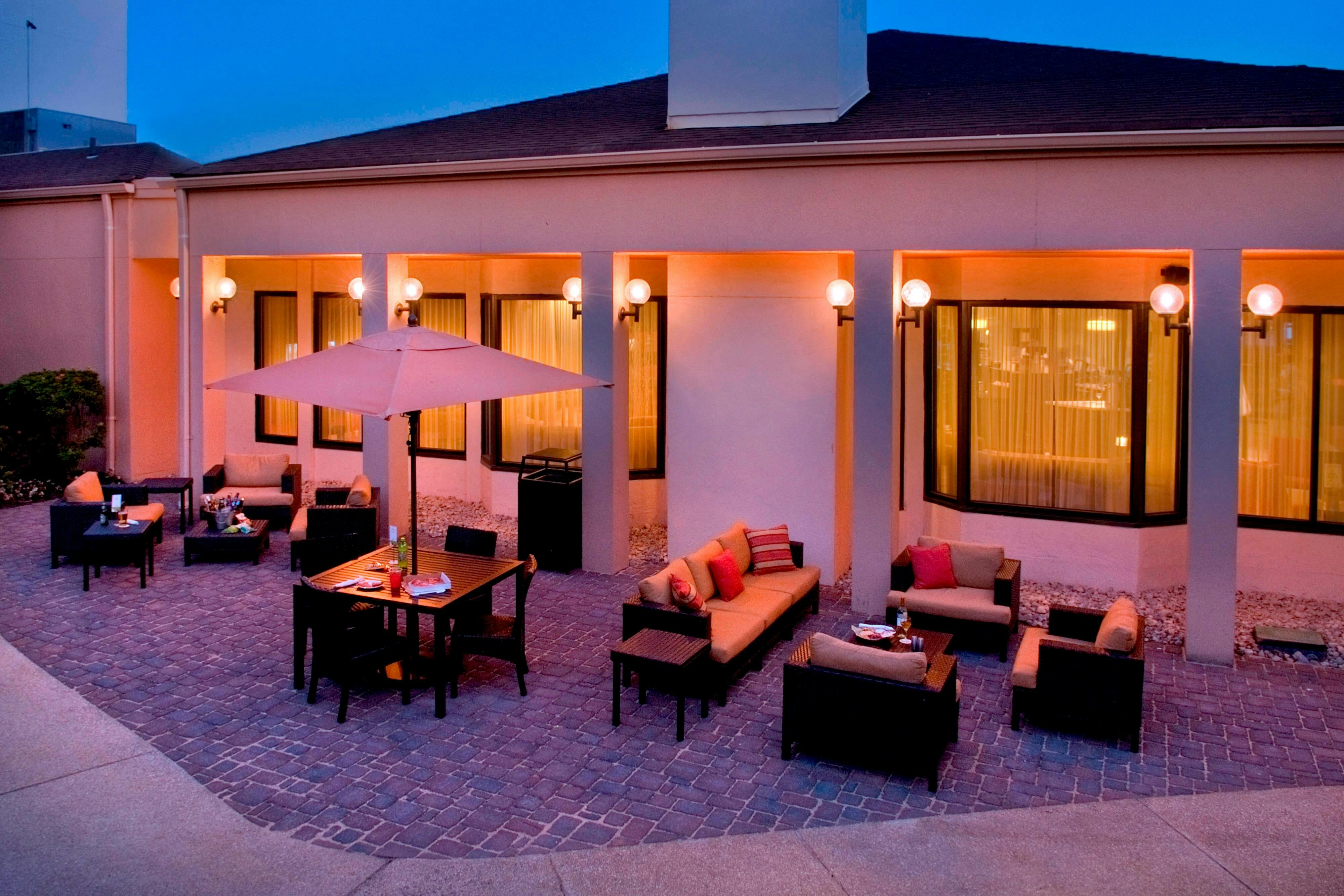 Courtyard By Marriott Newark Liberty International Airport 22/37