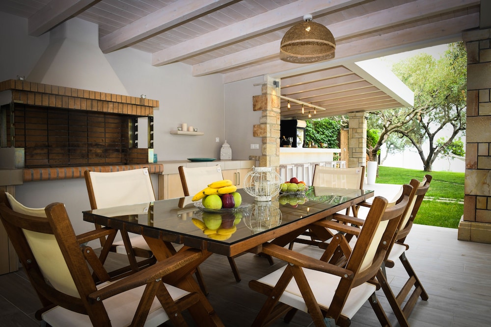 Artina Luxury Villa 30/50