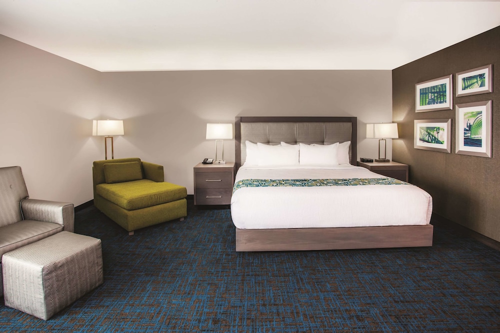 La Quinta Inn & Suites by Wyndham St. Paul-Woodbury 12/46
