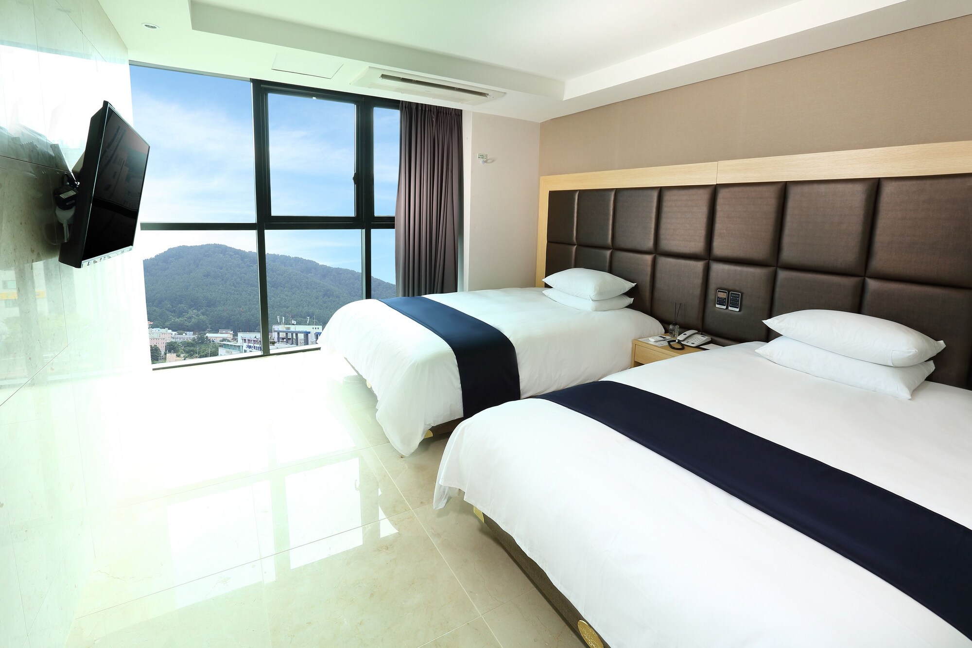 THE ONE, SUITE