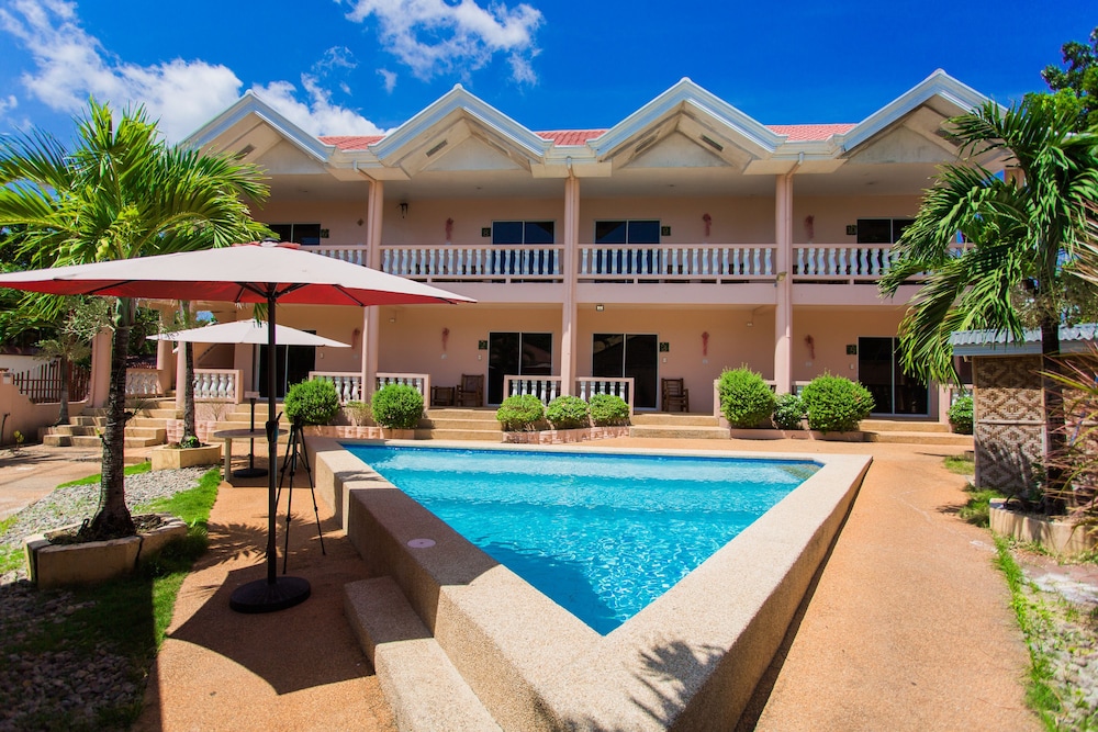 Conrada's Place Hotel And Resort 8/67