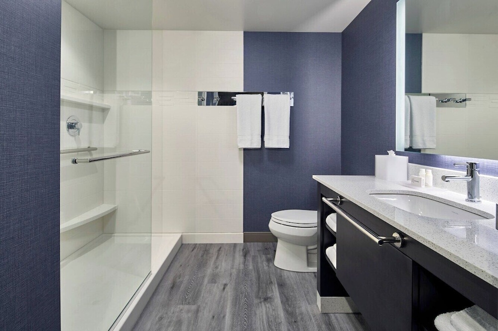 Courtyard by Marriott Madison 48/49