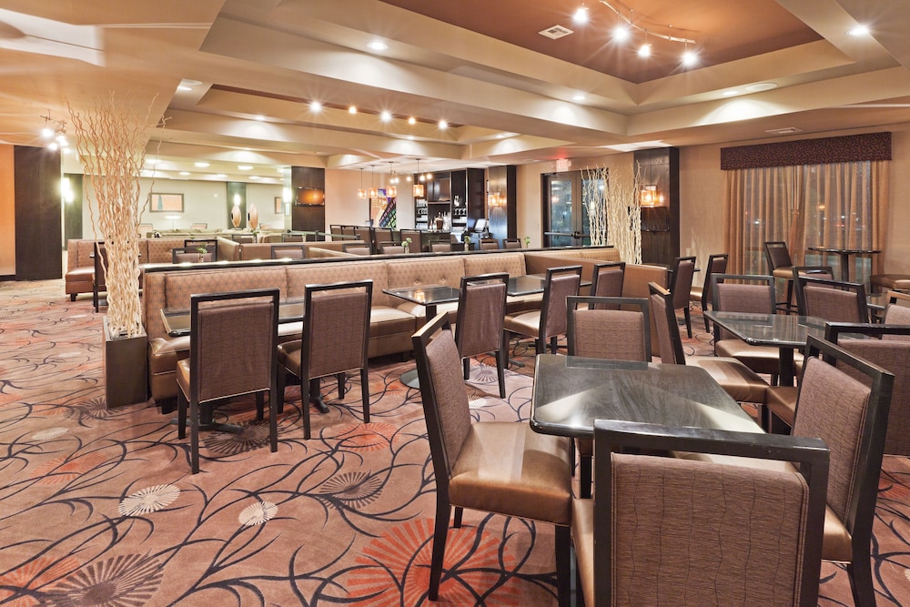 Holiday Inn Hotel & Suites Tulsa South 50/56