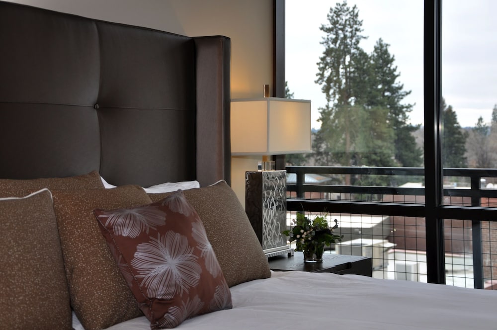 The Oxford Hotel Bend 40/65