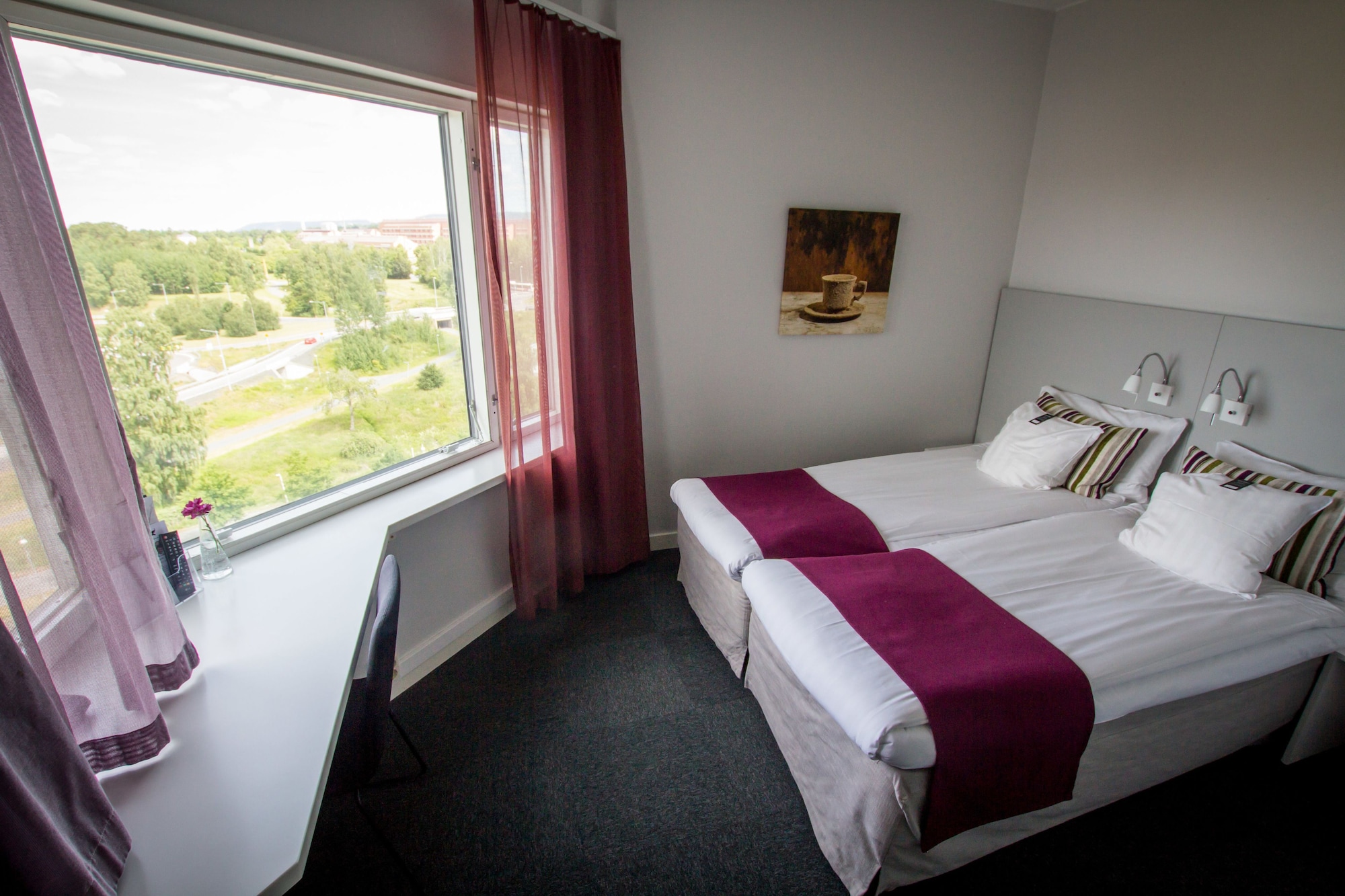Standard, Queen Bed