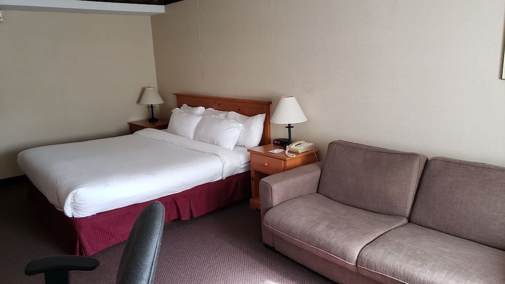 Room, King Bed, Main Level