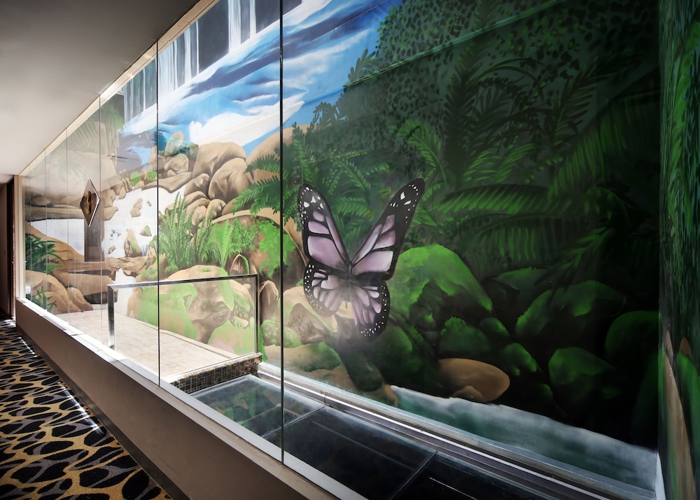 HOTEL CLOVER 7 14/27