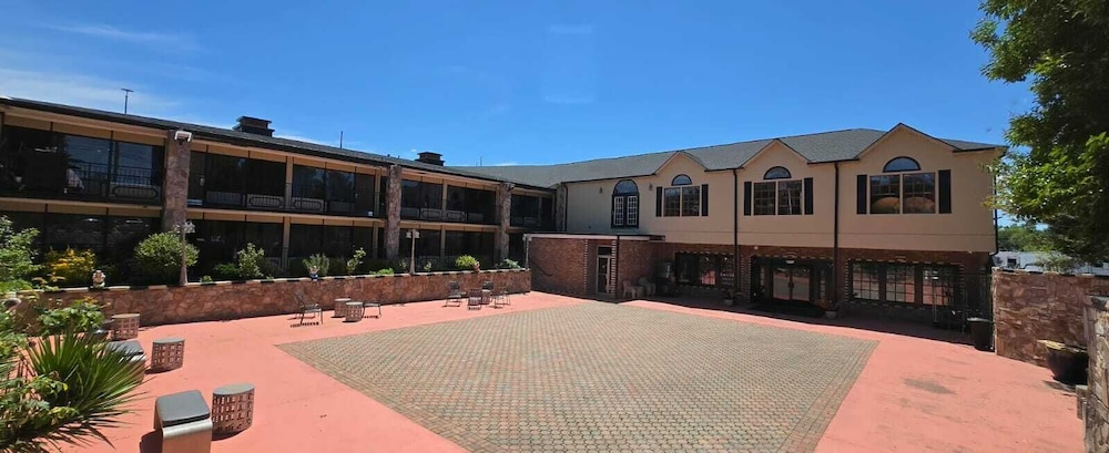 Riverside Inn & Suites by OYO Danville Ceaser Casino 65/68