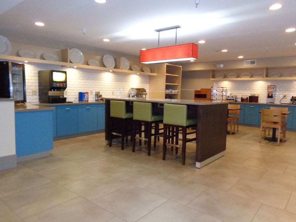 Country Inn Suites By Radisson Cedar Rapids Airport Ia 4/42
