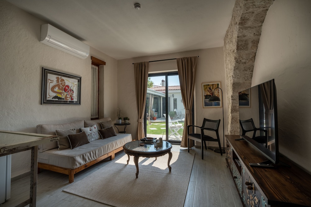 Sedirli Ev Alacati 23/50