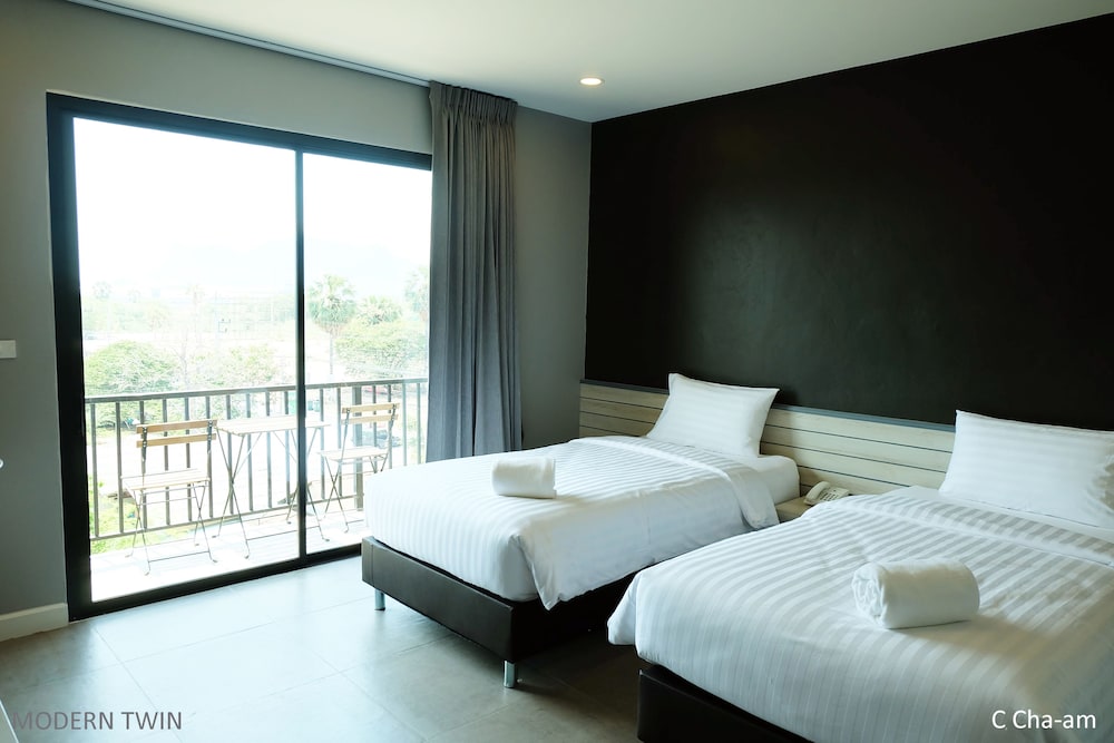 MODERN, TWIN BEDS