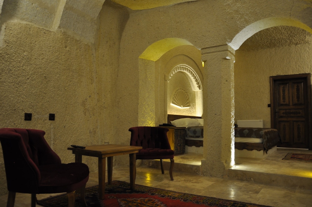 Cavusin Cave House 35/50