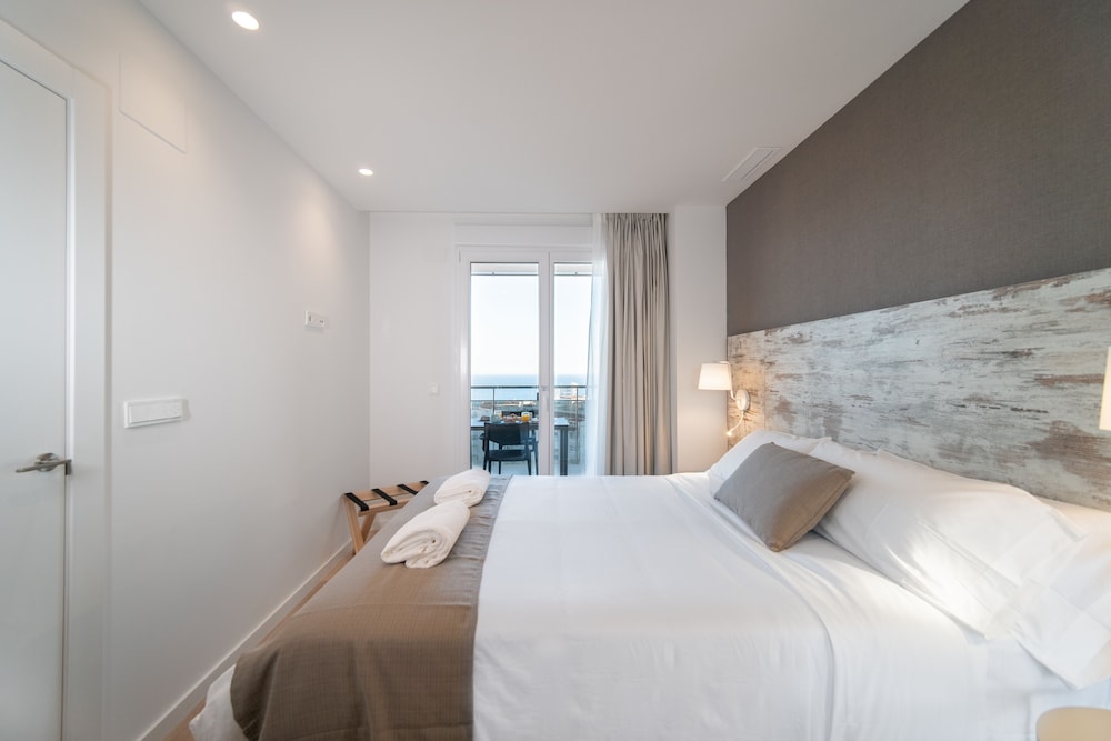 1 Bedroom, Tower, Premium, Apartment, Queen Bed, Sea View, Sofa