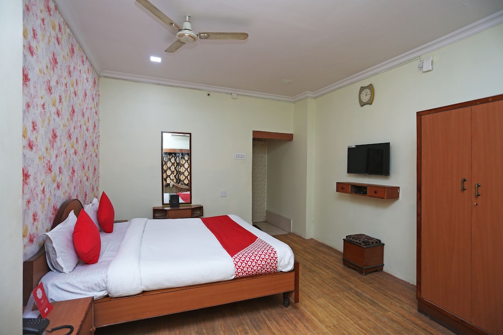 Oyo 26808 Shree Ram Residency 29/32