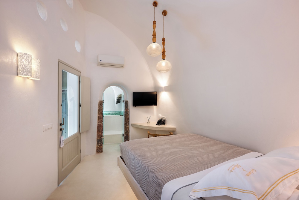 Cozy, Suite, Queen Bed, Shared Balcony, Hot Tub