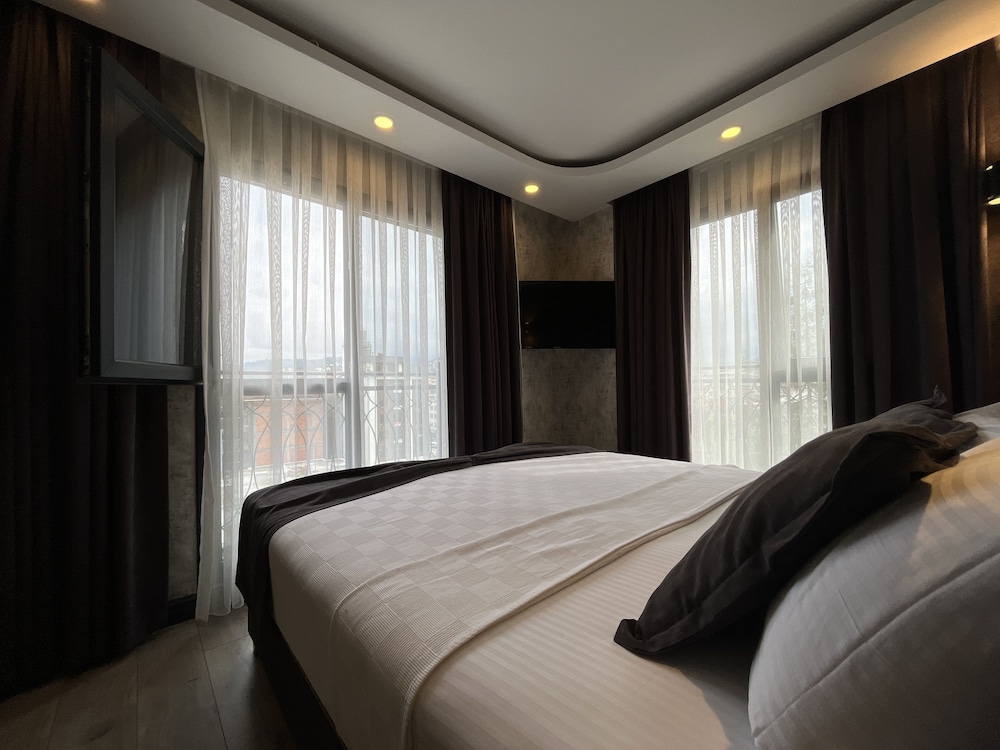 Avni Bey Otel 12/43