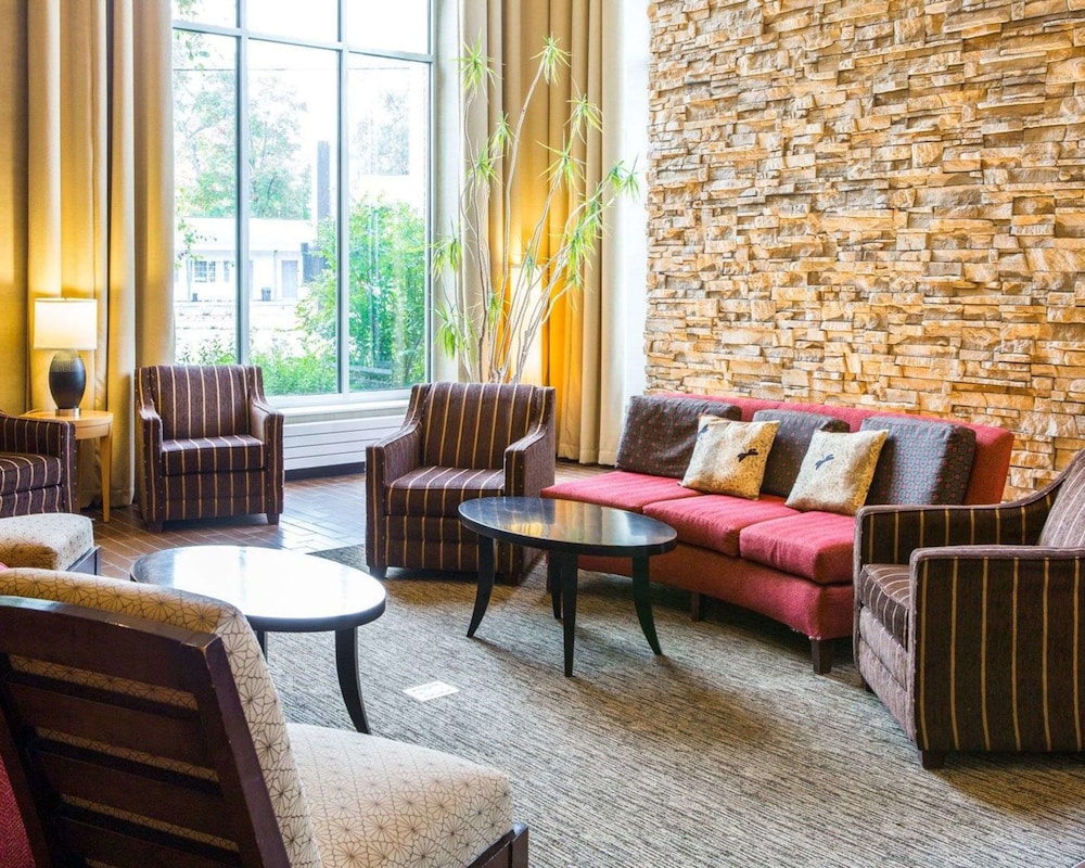 Cambria Hotel Traverse City 30/46